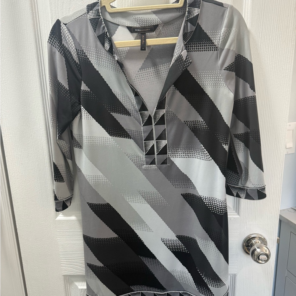 NWOT XS BCBGMaxAzria Black and Gray Geometric Blouse
